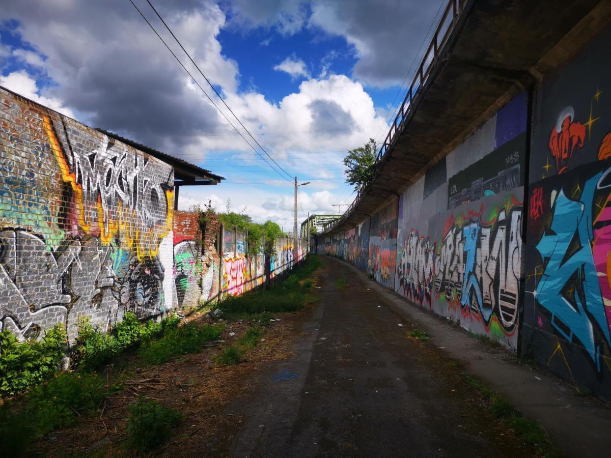 Ghostel 1St: Alternative Arts Experience for Creative Minds Charleroi Exterior photo