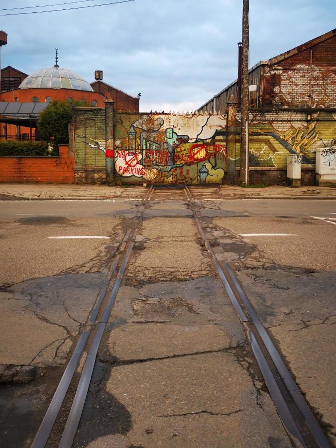 Ghostel 1St: Alternative Arts Experience for Creative Minds Charleroi Exterior photo
